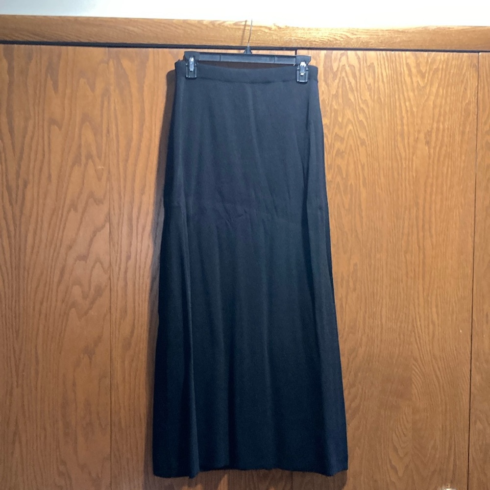 Long maxi black skirt. size s.